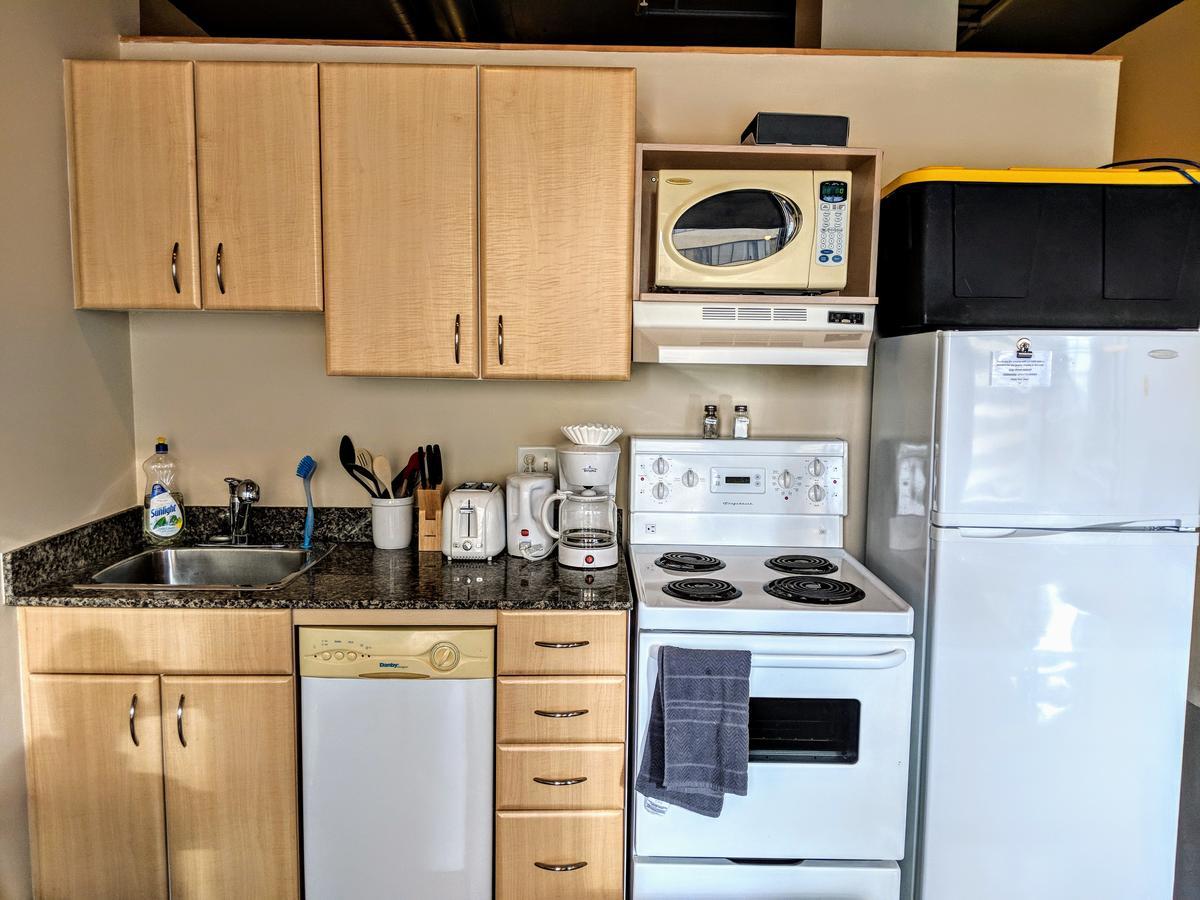 Апартаменты Modern Downtown Loft Near Rogers Place,Shaw Conf Эдмонтон Экстерьер фото
